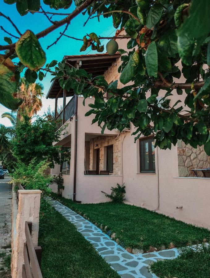 Liogerma Apartments Pefkochori Exterior photo