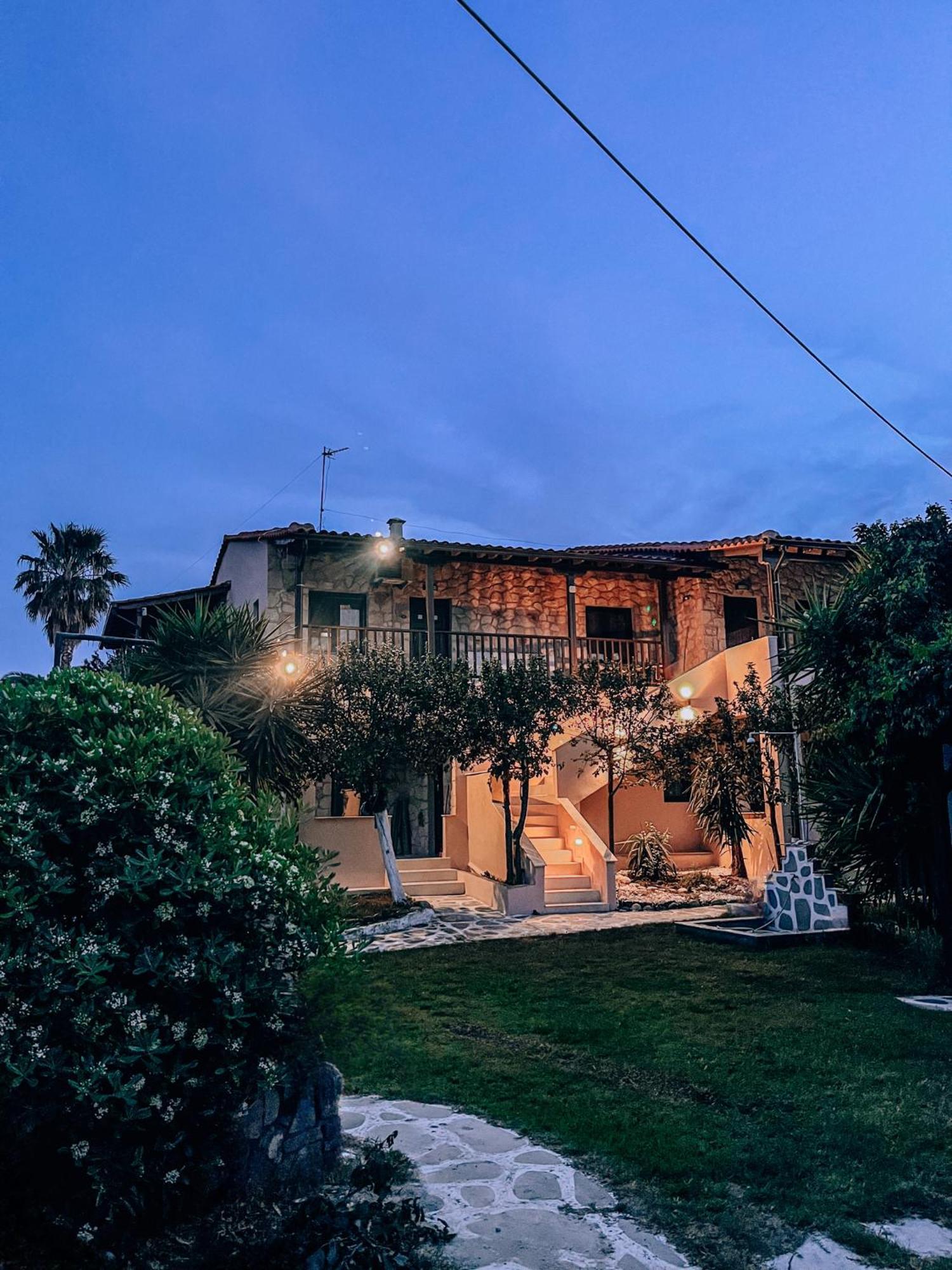 Liogerma Apartments Pefkochori Exterior photo